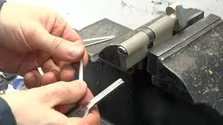 отмычка самоимпрессия с фольгой в виде ключа для дешевых замков. сайт: 