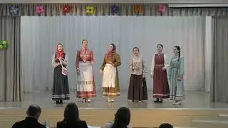 Цвет на горке калина.  Молодка