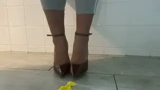 ASMR BALLOON POPPING WITH BROWN CLEAR HEELS