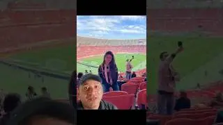 Ela pediu pra tirar intruso do fundo da foto,veja o que aconteceu!