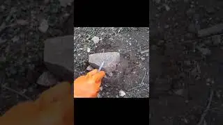 Небольшая капля нитроглицерина взрывается от удара