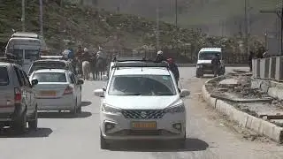 Traveling to Sonmarg, Jammu and Kashmir