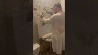 Как убрать старую плитку со стены