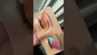 Spring eye makeup! @colourpopcosmetics #makeup #makeupinspo #eyemakeup #eyeshadowideas