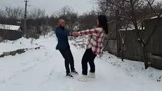 держите друг друга за руку не смотря не на что...