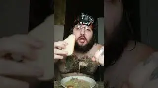 настоящий мужик обедает вечером