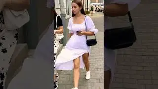Вітер підняв сукню. Дівчата перед дощем. #львівплощаринок