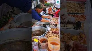 Uncle sells Kuay Jap in a roadside trailer. Sells very well in Thailand. #streefood #shorts