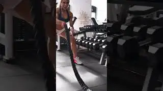 Female Physique Coach Using The Sled Push and Battle Ropes 🦵💪🏼👍🏼