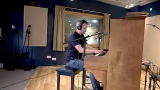 Upright Piano Recording techniques - by a great engineer with audio samples