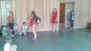 А вам слабо? 3 отряд - номер с мячом.