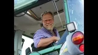 Reiner Bohnhorst hackt Quinoa in Uelzen