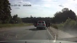 Откуда мусор на обочинах?