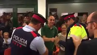 Cataluña!! Alucinante intervención de los Mossos en un pueblo de Cataluña