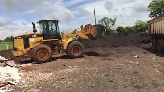 Ação da Pá Carregadeira Caterpillar 938G