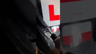 Yamaha X-Max 125cc How to Removing the windshield/ Windscreen