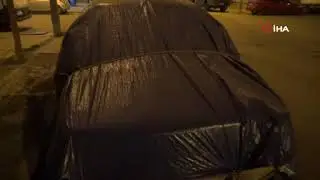 Kars’ta vatandaşlardan araçlarına battaniyeli önlem