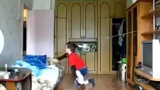 Малолетний дебил впадает в ярость.