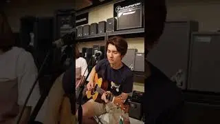 🏡 🇸🇬 @guitarstreet & @iamnotagirl sing 