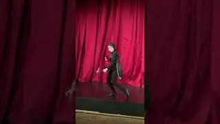 Жук (Отрывок из спектакля Муха-Цокотуха) - посмотрите, что у меня там ... 