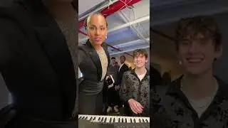 snuck into Alicia Keys dressing room to play my song… 
