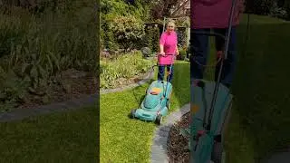 Уход за газоном в апреле🍀🍀 7 зона🍀🍀 Вычесываю, произвожу аэрацию и пескование.