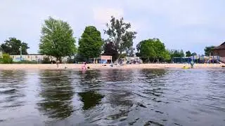 Городской бесплатный пляж в одном городе