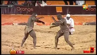 EUMEU SENE VS GRIS BORDEAUX - RETRO BANTAMBA - LES TEMPS FORTS DU COMBAT