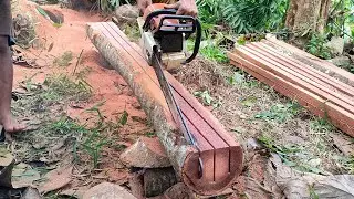 Chop and process old coconut wood to make ribs measuring 5.5cm×5.5cm with chainsaw