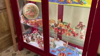 Tallinn. Естонія. Таллін. Старе місто та кафе, якому понад 150 років, марципанова лялька віком 5 ст.
