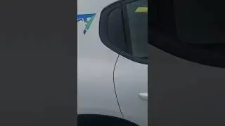 De la ce firma sunt? Este plin de mașini cu A pe ele.