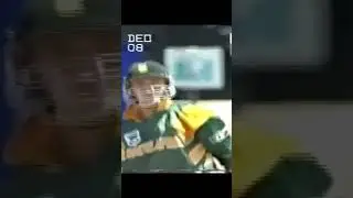 Waqar Younis 🔥 Yorker  Makes Gibbs fell on the ground.