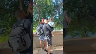 10.24.23 Viejo San Juan de camino por el Paseo la Princesa hacia la puerta de entrada a San Juan
