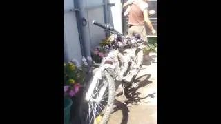 Заставили мыть пол