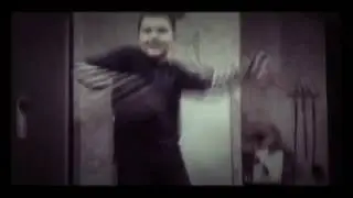 Гриша танцует Опа-гамна-стайл