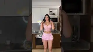 Sexy model Libby Valentini in a very hot bikini 👙👙 