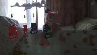 Кот увлекся детским мобилем