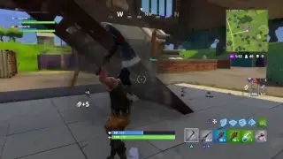 Maciej, i jego dom w Fortnite.