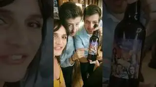 La différence des dédicaces quand t'es dans le NOOOORD !! 😅✍️🍻💛#humour #chti #jumeaux #jumelles