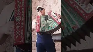Домик окнами в сад.