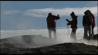 Вулканы мира.  Оль Деинье Ленгаи. Священный вулкан (Ol Deinyo Lengai, le volcan sacre)