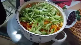 Праздничный САЛАТ на скорую руку. САЛАТ с огурцом и кукурузой. Необыкновенно вкусно.