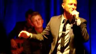 Doug Anderson - Jesus is holding my hand