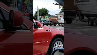 Американский Дизель тащит лодку