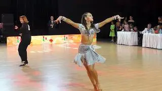 Cha cha cha. Adult Solo Lady (D) Latin 1/2. 