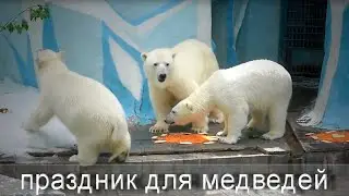 Для мамы Герды и медвежат устроили праздничное застолье.