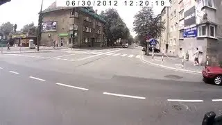 Zajechanie drogi przez mazde