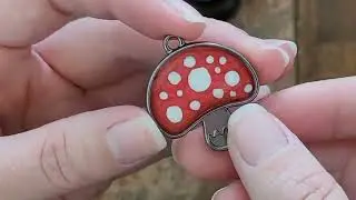 How to Make a UV Resin Mushroom Keychain DIY