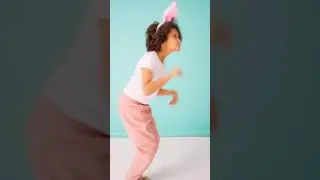 Girl Wearing Bunny Ears Hopping#short#youtubeshortvi#bestshortvideo#papularshortvideo#treandingshort