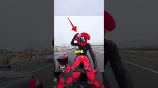 Der Biker zeigte ein besonderes Handzeichen 🤙